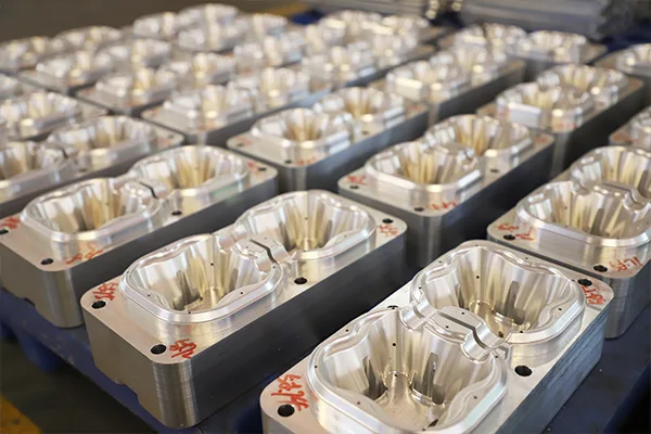 LD乐动·(中国)官方网站_LEDONG SPORTS工业包装生产线插图18 Mould Production and Service